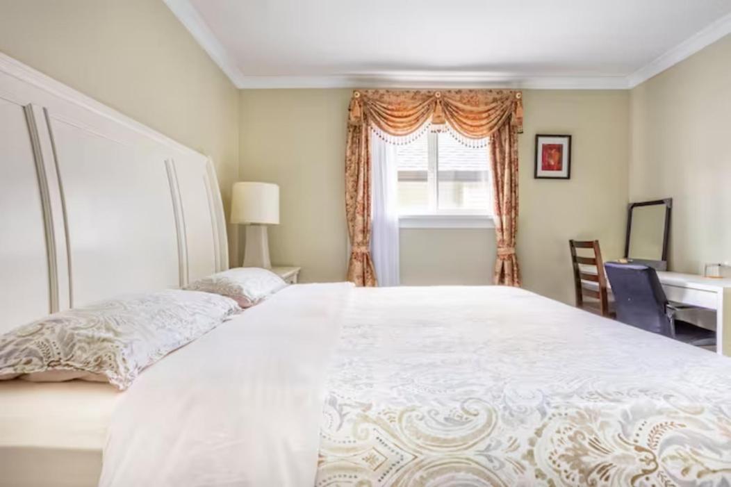 Jane'S Private Rooms With Shared Washroom Surrey Exterior foto